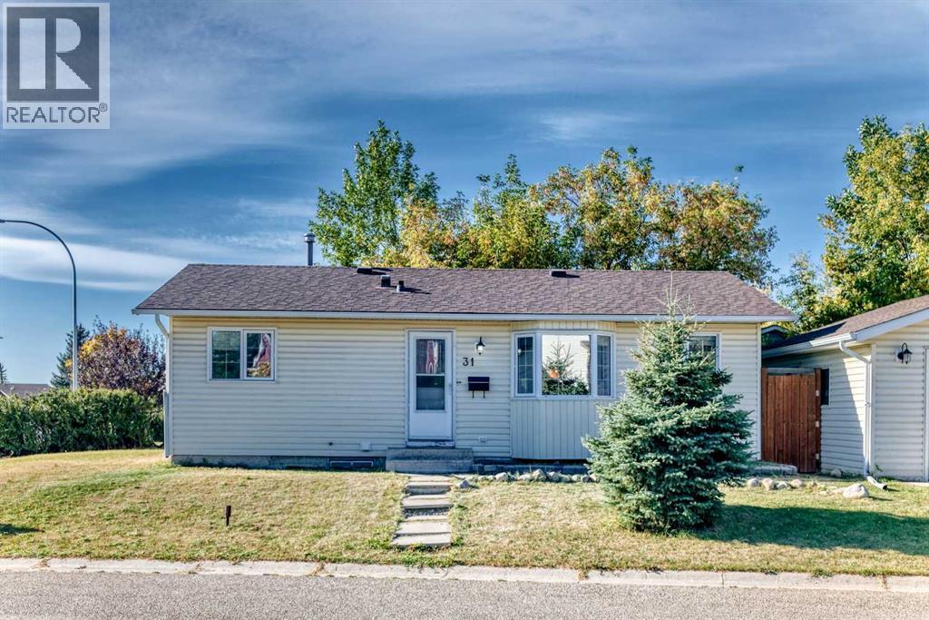 31 Castleglen Crescent Ne, Calgary, Alberta T3J 1N2 - Photo 2 - A2274099