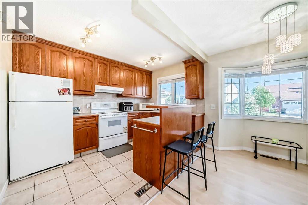 31 Castleglen Crescent Ne, Calgary, Alberta T3J 1N2 - Photo 5 - A2274099