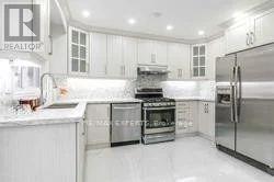 30 Leagate Street, Brampton, Ontario  L7A 2A6 - Photo 4 - W12631052