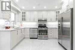 30 Leagate Street, Brampton, Ontario  L7A 2A6 - Photo 6 - W12631052