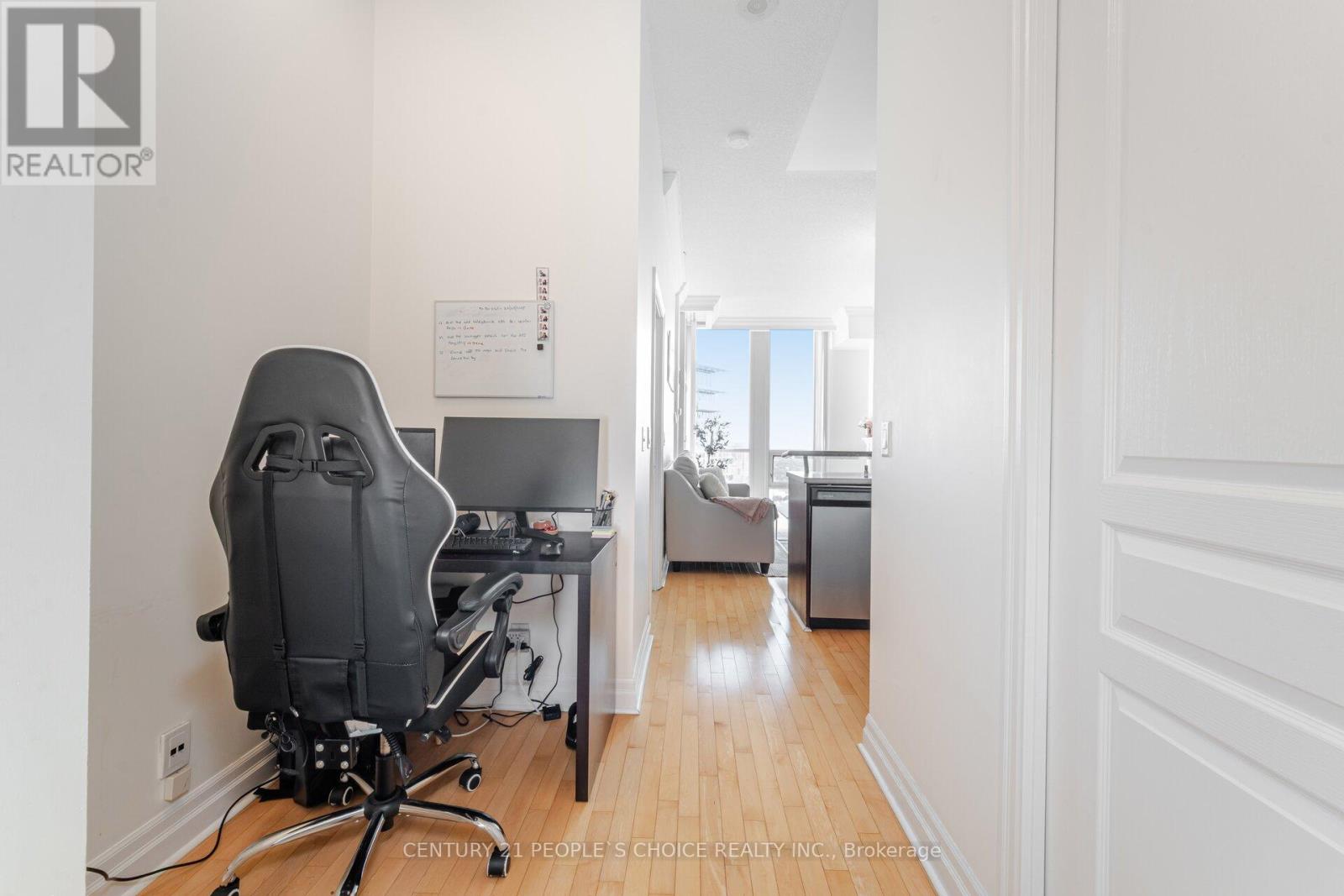 3304 - 3939 Duke Of York Boulevard, Mississauga (City Centre), Ontario  L5B 4N2 - Photo 10 - W12631140