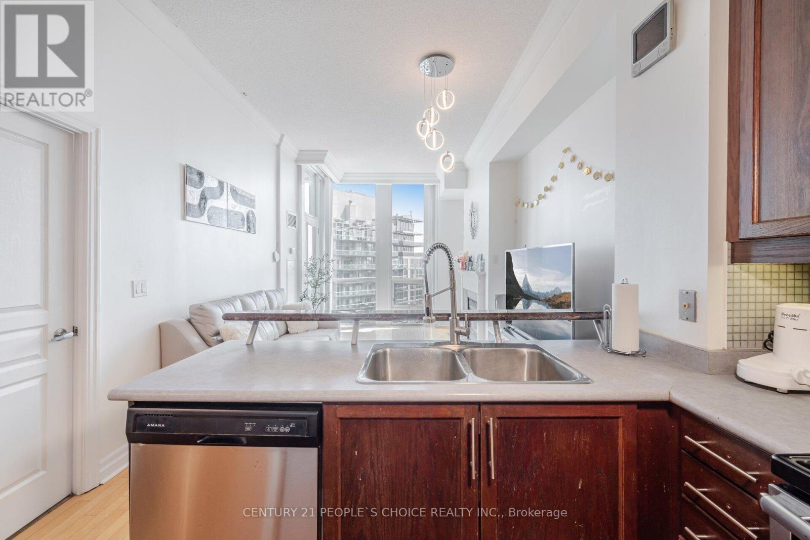 3304 - 3939 Duke Of York Boulevard, Mississauga (City Centre), Ontario  L5B 4N2 - Photo 15 - W12631140