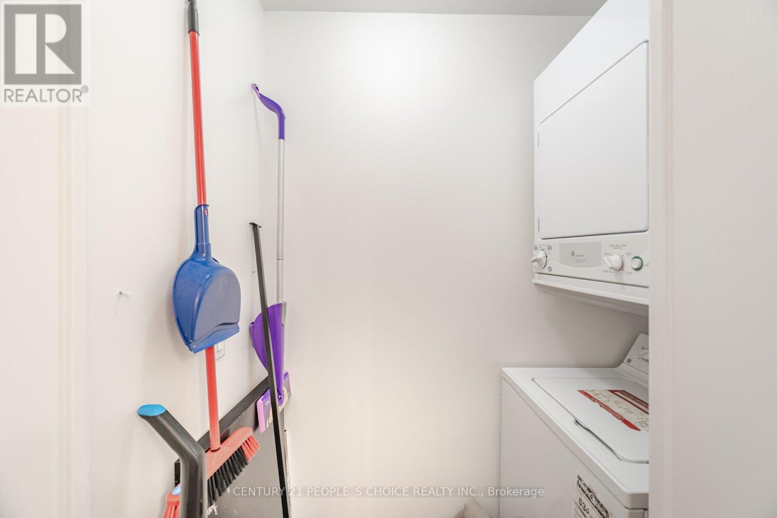 3304 - 3939 Duke Of York Boulevard, Mississauga (City Centre), Ontario  L5B 4N2 - Photo 28 - W12631140