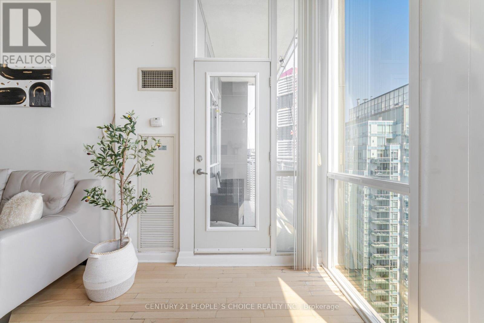 3304 - 3939 Duke Of York Boulevard, Mississauga (City Centre), Ontario  L5B 4N2 - Photo 29 - W12631140