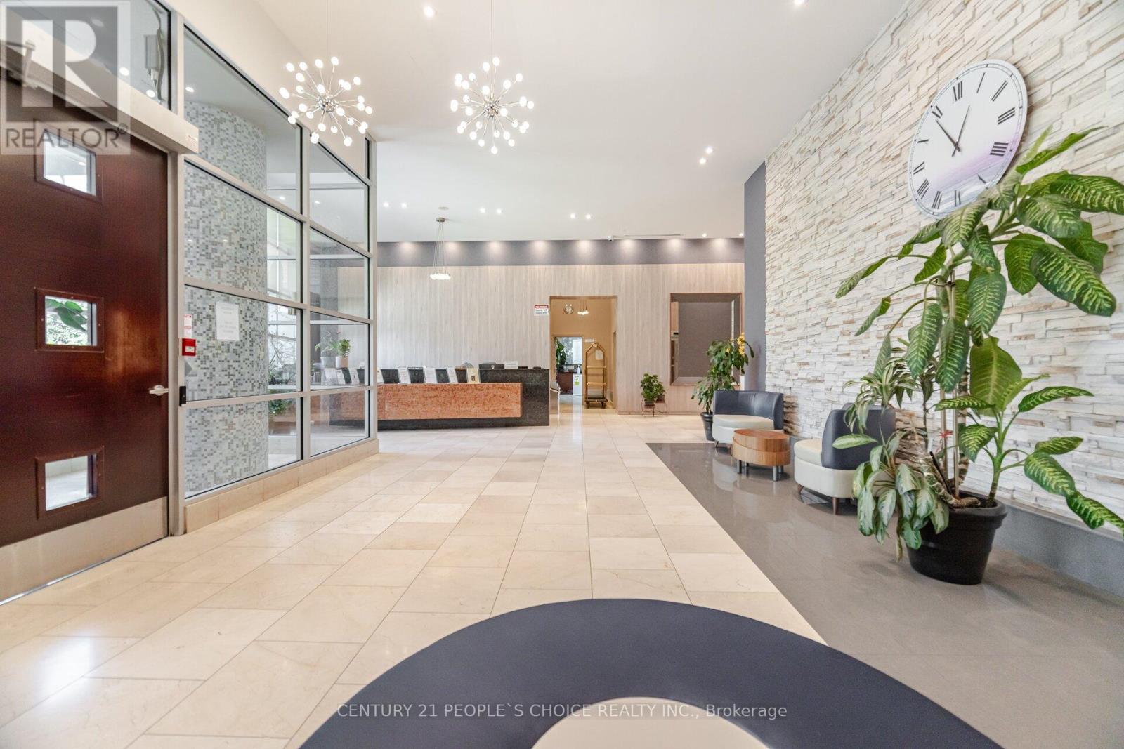 3304 - 3939 Duke Of York Boulevard, Mississauga (City Centre), Ontario  L5B 4N2 - Photo 5 - W12631140