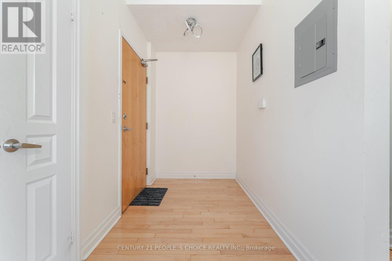 3304 - 3939 Duke Of York Boulevard, Mississauga (City Centre), Ontario  L5B 4N2 - Photo 7 - W12631140