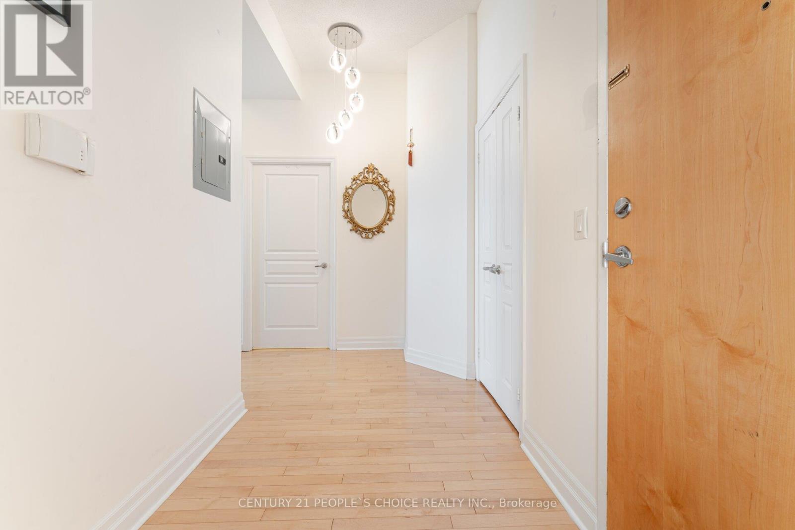 3304 - 3939 Duke Of York Boulevard, Mississauga (City Centre), Ontario  L5B 4N2 - Photo 8 - W12631140