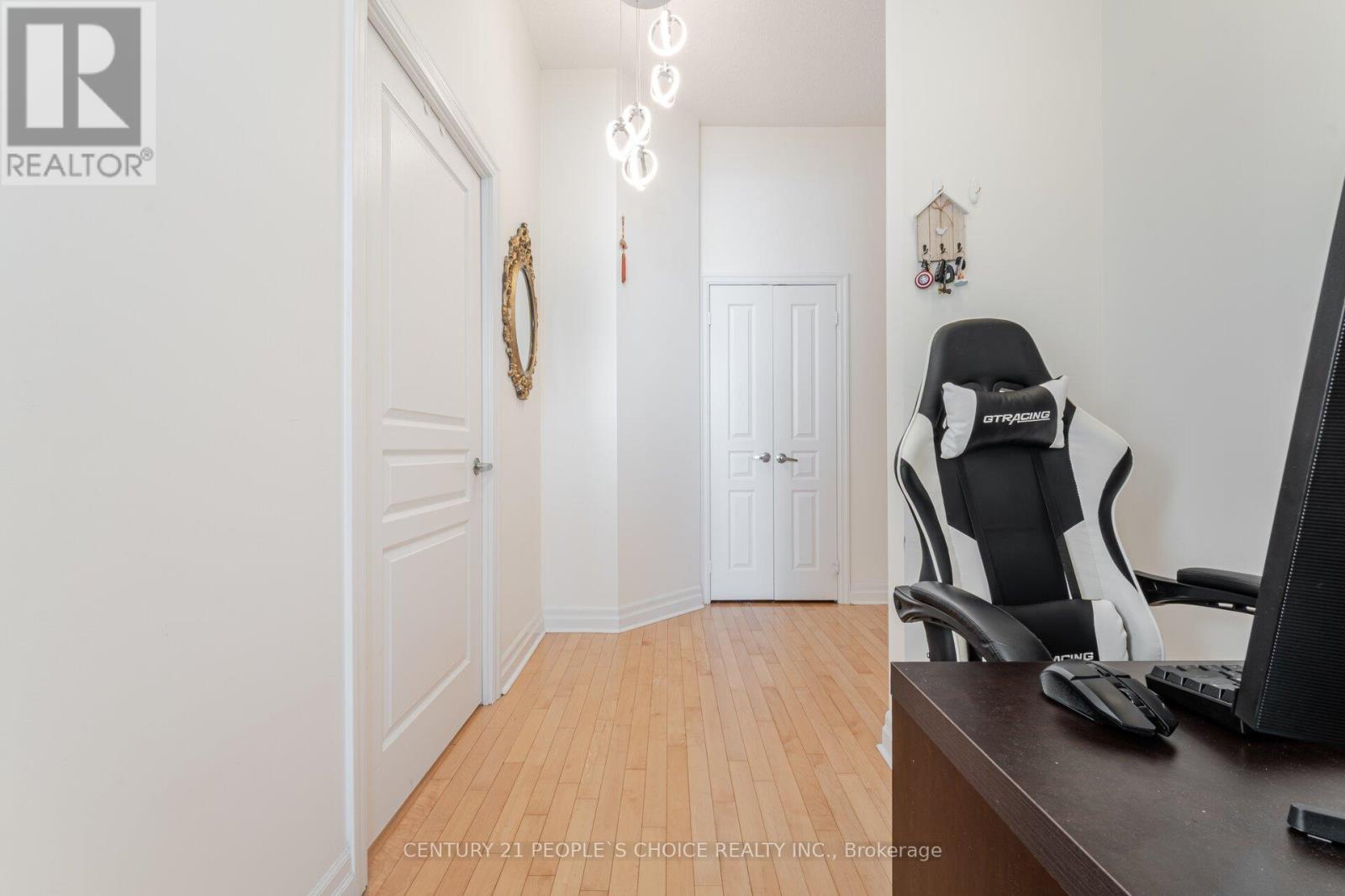 3304 - 3939 Duke Of York Boulevard, Mississauga (City Centre), Ontario  L5B 4N2 - Photo 9 - W12631140