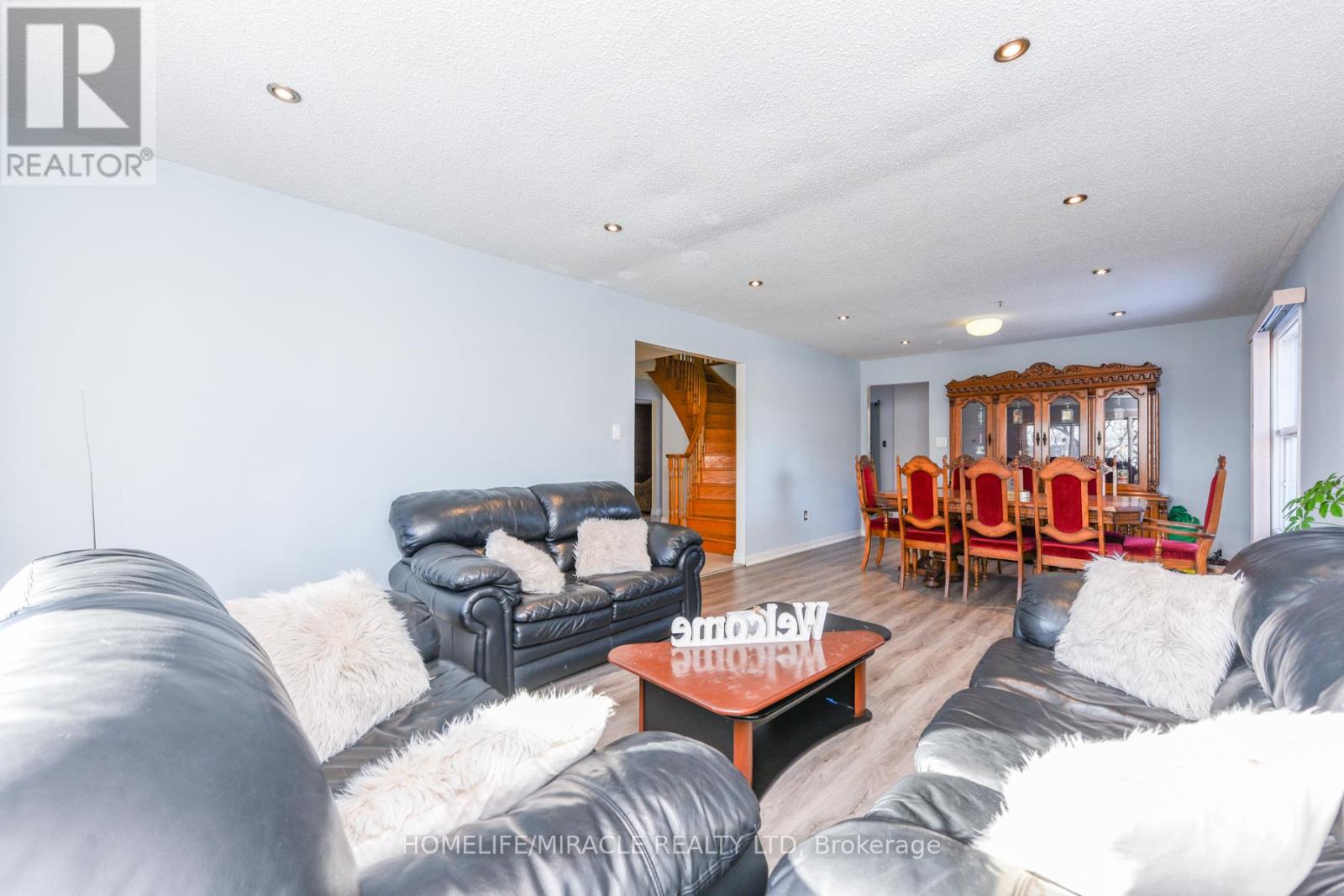 2291 Marzipan Court, Mississauga, Ontario  L5M 2N9 - Photo 5 - W12631158