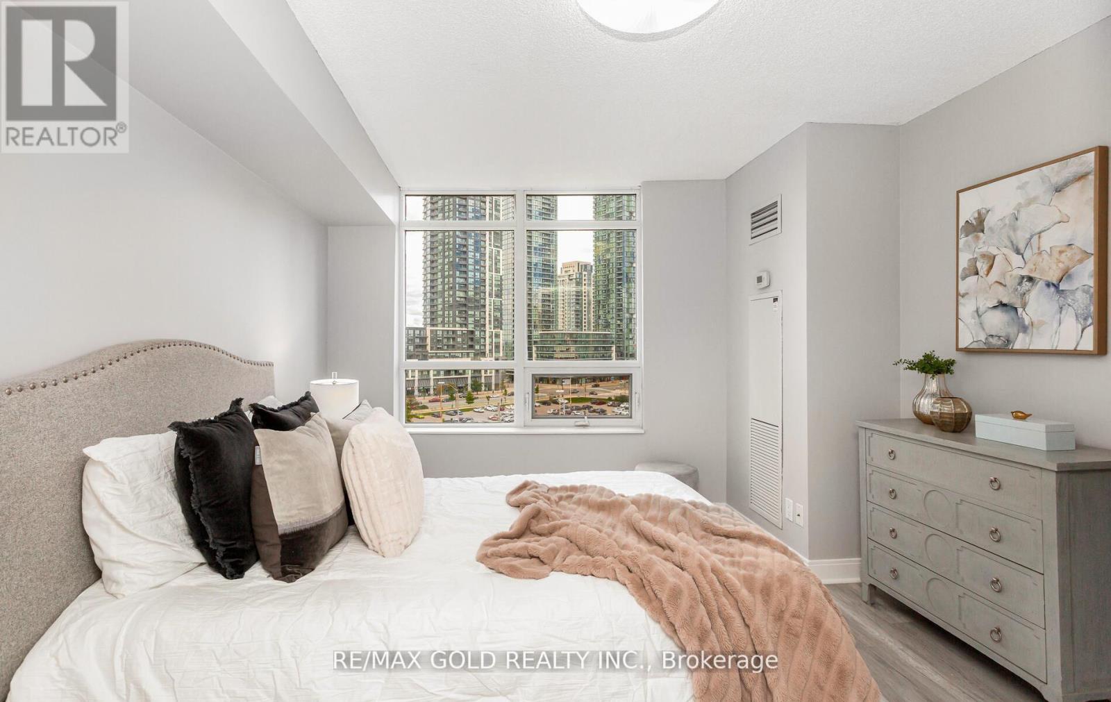 804 - 330 Burnhamthorpe Road W, Mississauga, Ontario  L5R 1B8 - Photo 25 - W12631178