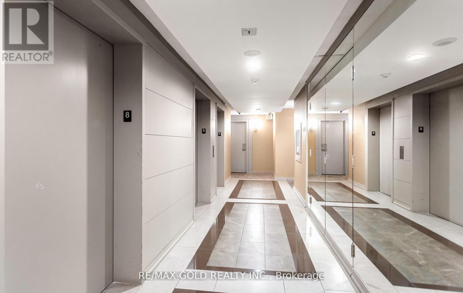 804 - 330 Burnhamthorpe Road W, Mississauga, Ontario  L5R 1B8 - Photo 6 - W12631178