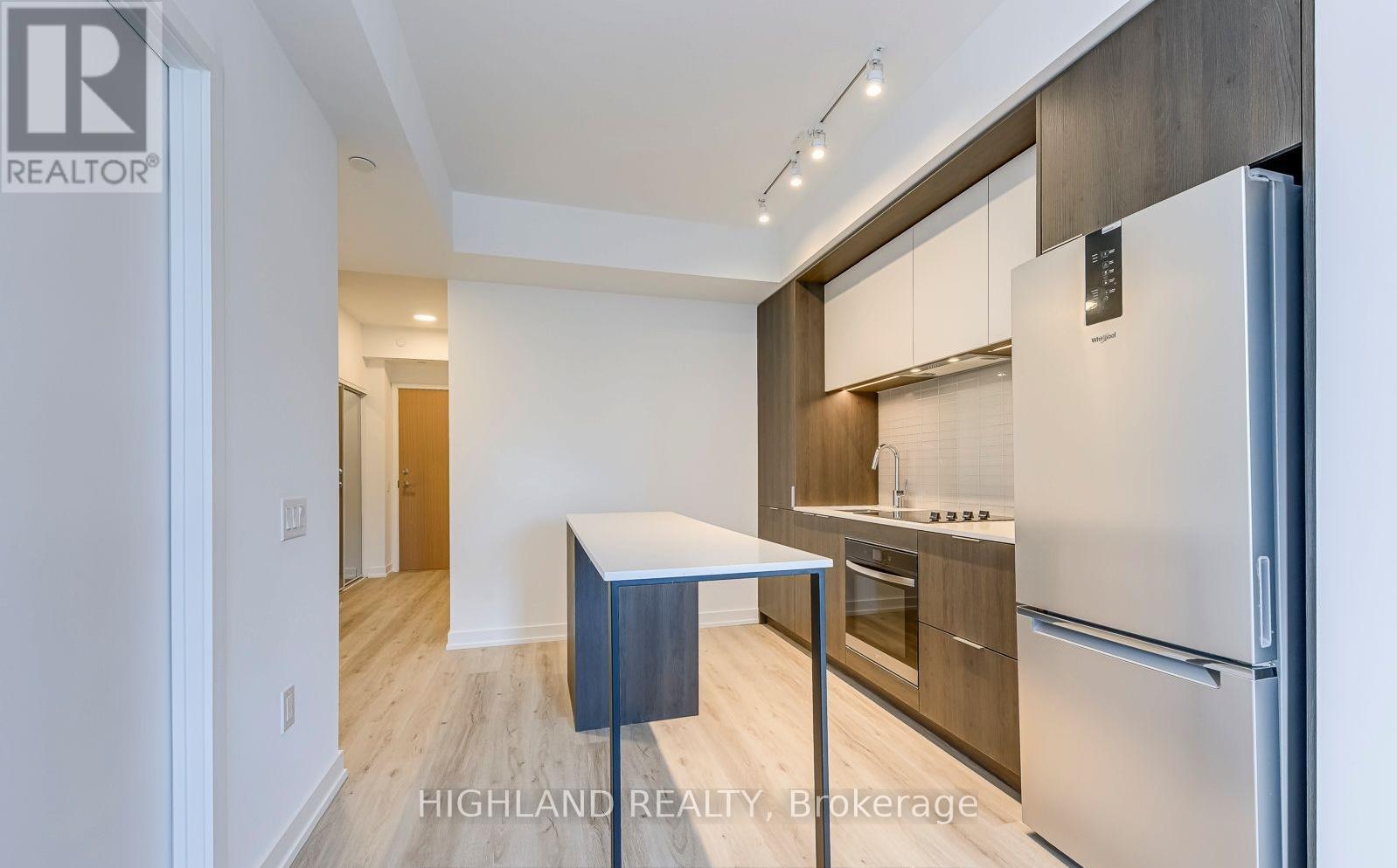 3806 - 395 Square One Drive, Mississauga, Ontario  L5B 0P6 - Photo 6 - W12631184