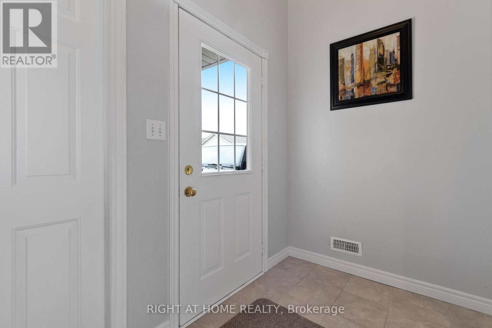 9 Discovery Court, Chatham-Kent (Ne), Ontario  N7L 0A3 - Photo 2 - X12631108