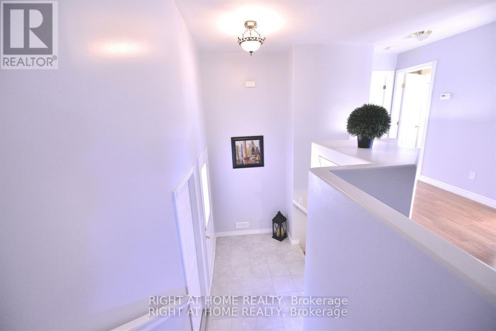 9 Discovery Court, Chatham-Kent (Ne), Ontario  N7L 0A3 - Photo 3 - X12631108