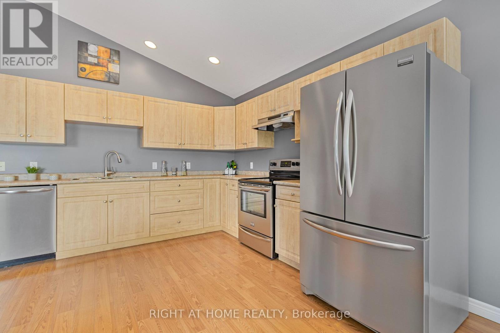 9 Discovery Court, Chatham-Kent (Ne), Ontario  N7L 0A3 - Photo 7 - X12631108