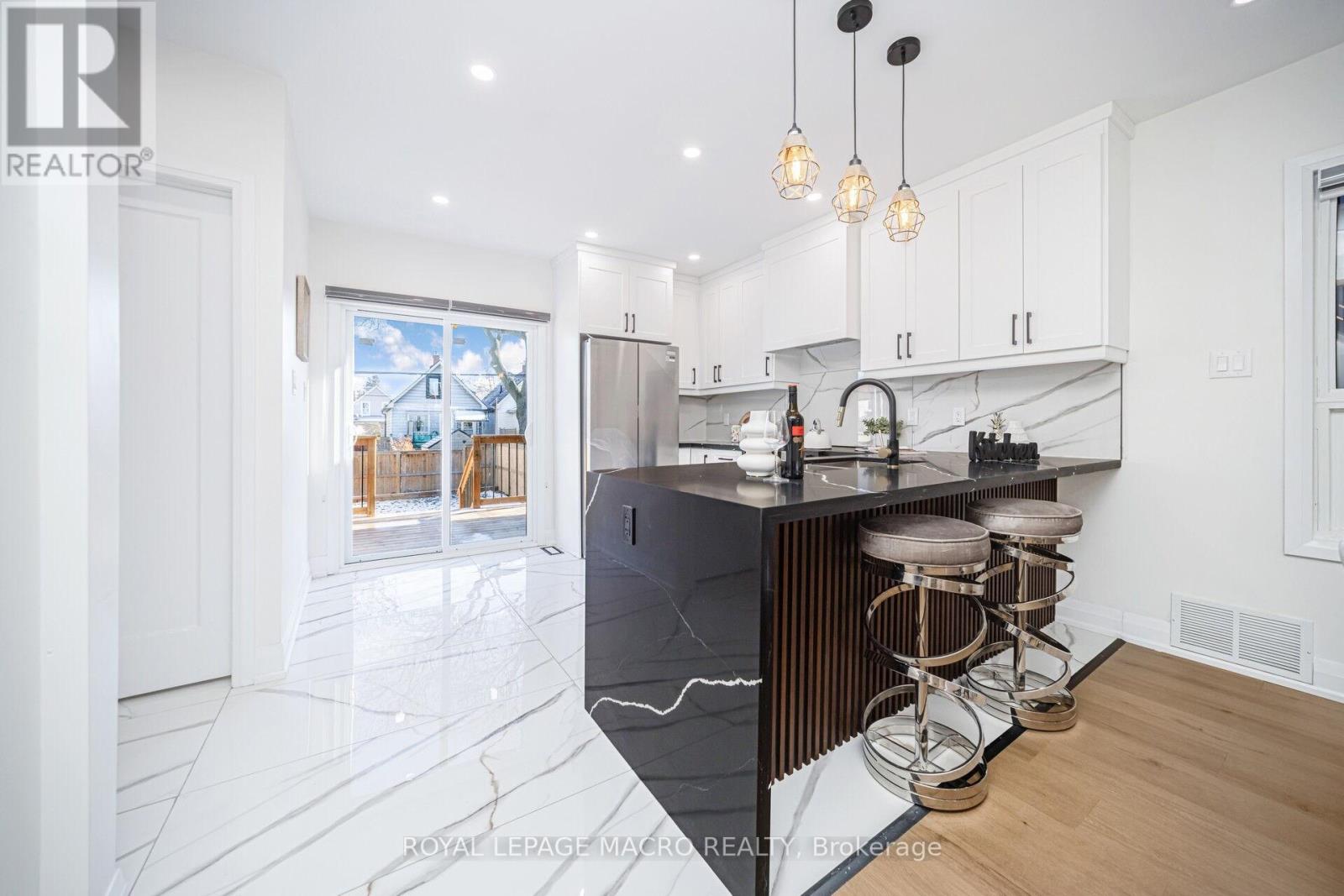 38 Glendale Avenue N, Hamilton (Crown Point), Ontario  L8L 7J3 - Photo 10 - X12631150