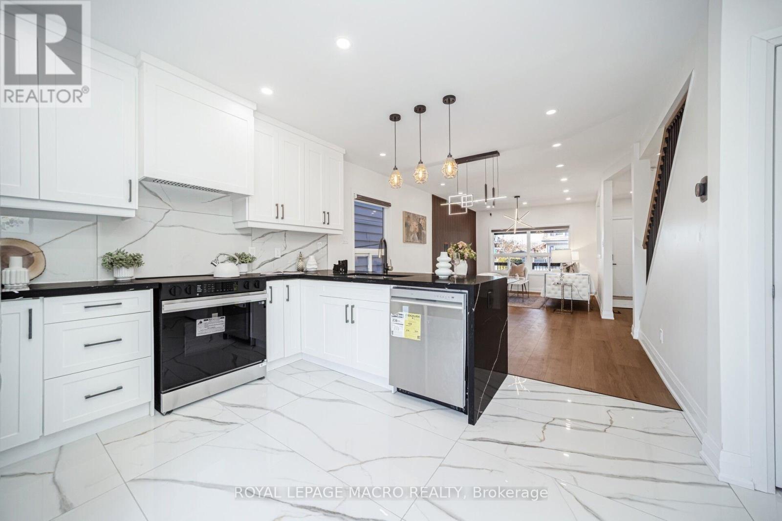 38 Glendale Avenue N, Hamilton (Crown Point), Ontario  L8L 7J3 - Photo 12 - X12631150