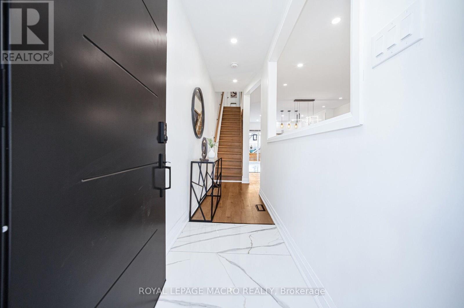 38 Glendale Avenue N, Hamilton (Crown Point), Ontario  L8L 7J3 - Photo 4 - X12631150