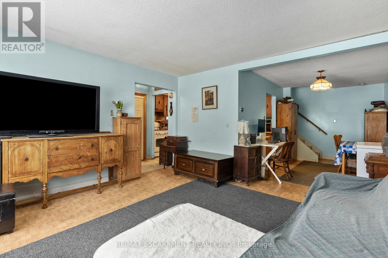 11 Torlake Street, Hamilton (Templemead), Ontario  L8W 1L4 - Photo 5 - X12631162