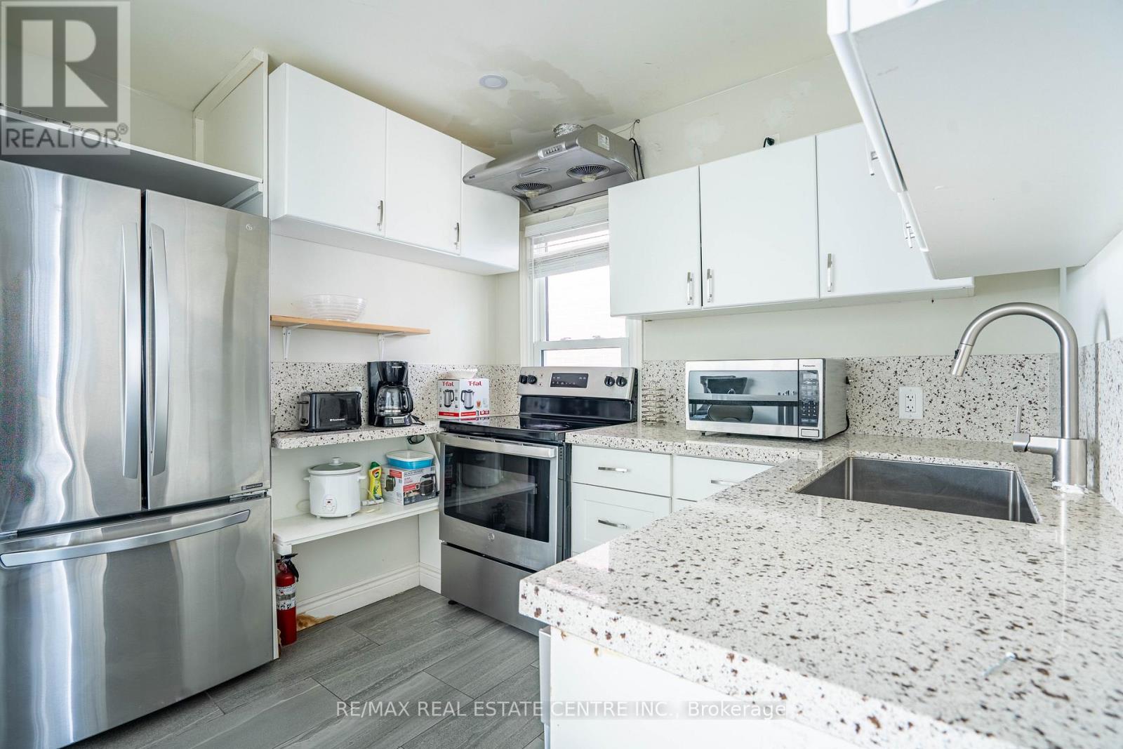 24 East 22nd Street, Hamilton, Ontario  L8V 2V3 - Photo 12 - X12631174