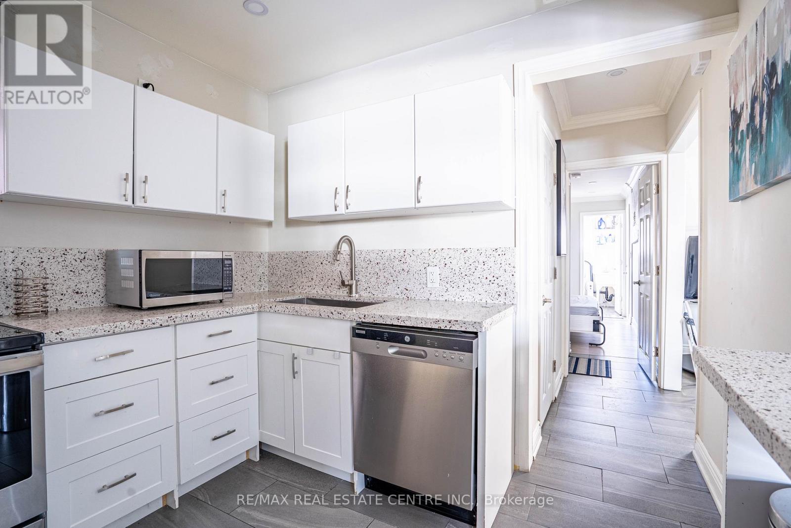 24 East 22nd Street, Hamilton, Ontario  L8V 2V3 - Photo 15 - X12631174