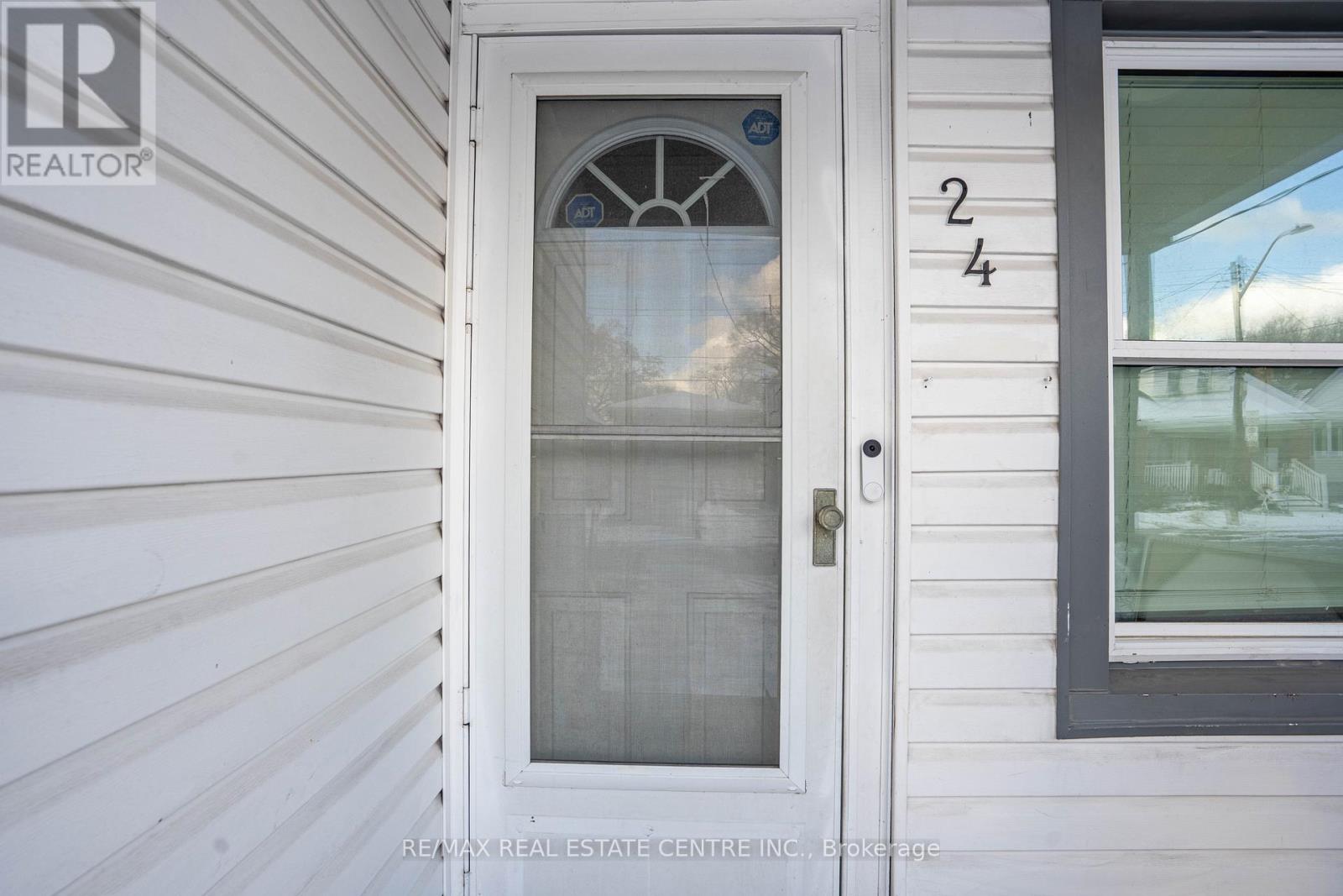24 East 22nd Street, Hamilton, Ontario  L8V 2V3 - Photo 4 - X12631174