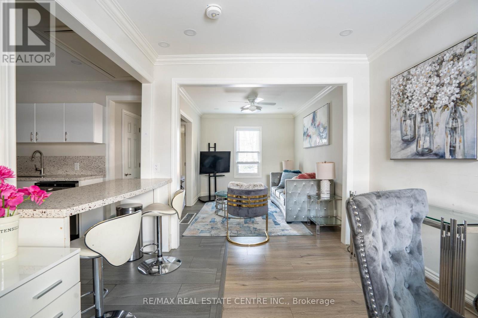 24 East 22nd Street, Hamilton, Ontario  L8V 2V3 - Photo 5 - X12631174