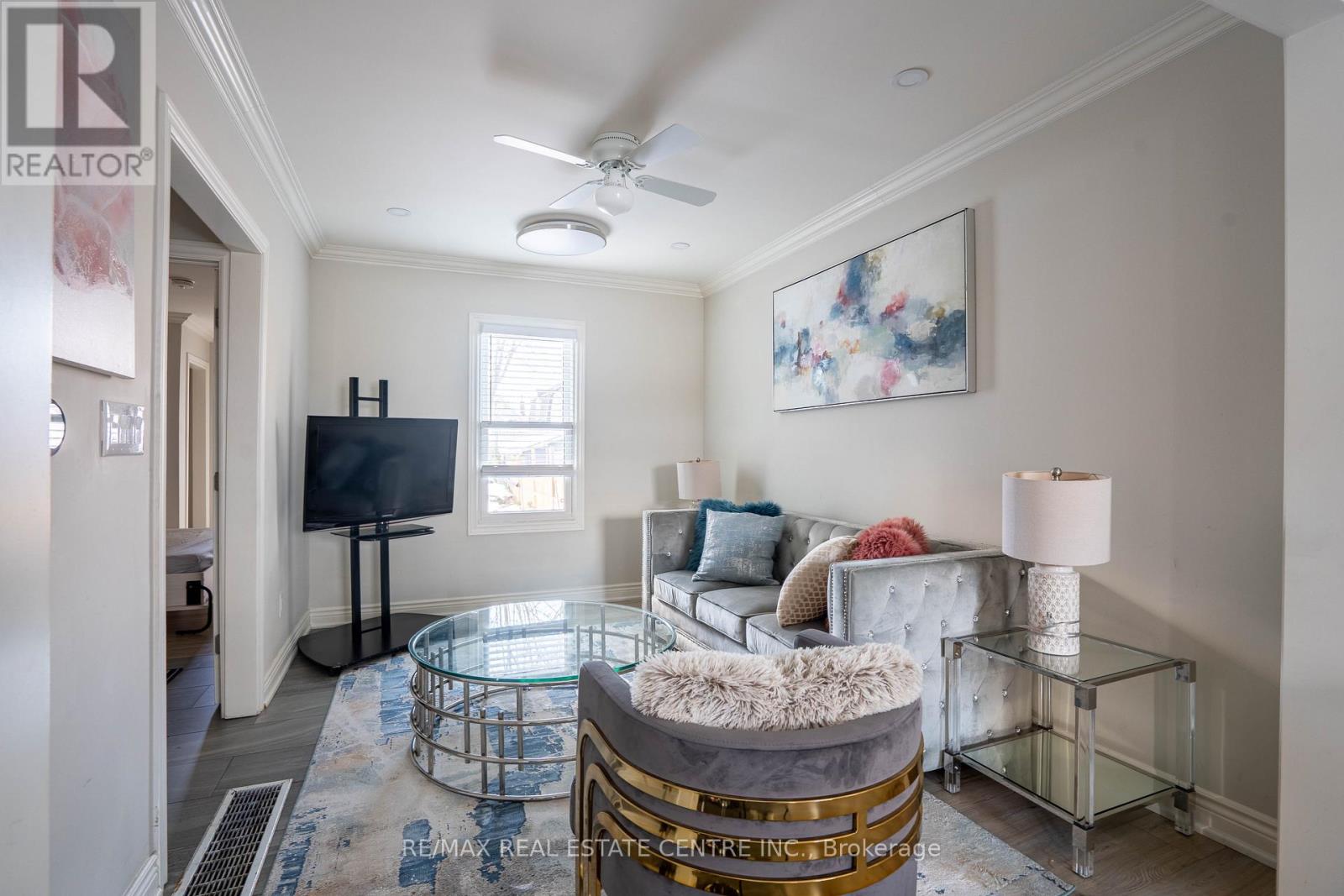 24 East 22nd Street, Hamilton, Ontario  L8V 2V3 - Photo 9 - X12631174