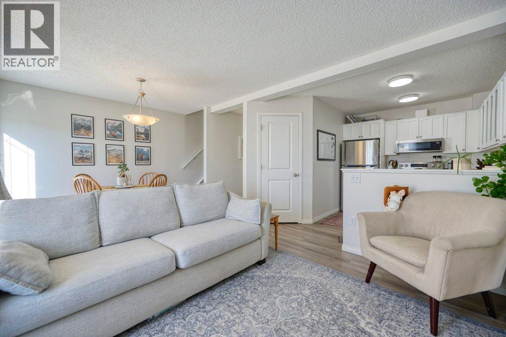 165 Bayside Point Sw, Airdrie, Alberta  T4B 2Z2 - Photo 4 - A2266703