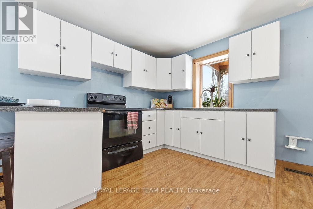 160 Burnstown Road, Mcnab/braeside, Ontario  K0A 3L0 - Photo 17 - X12631212