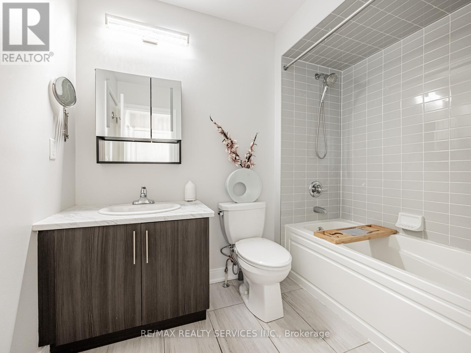 60 - 100 Dufay Road, Brampton, Ontario  L7A 4S3 - Photo 16 - W12581406