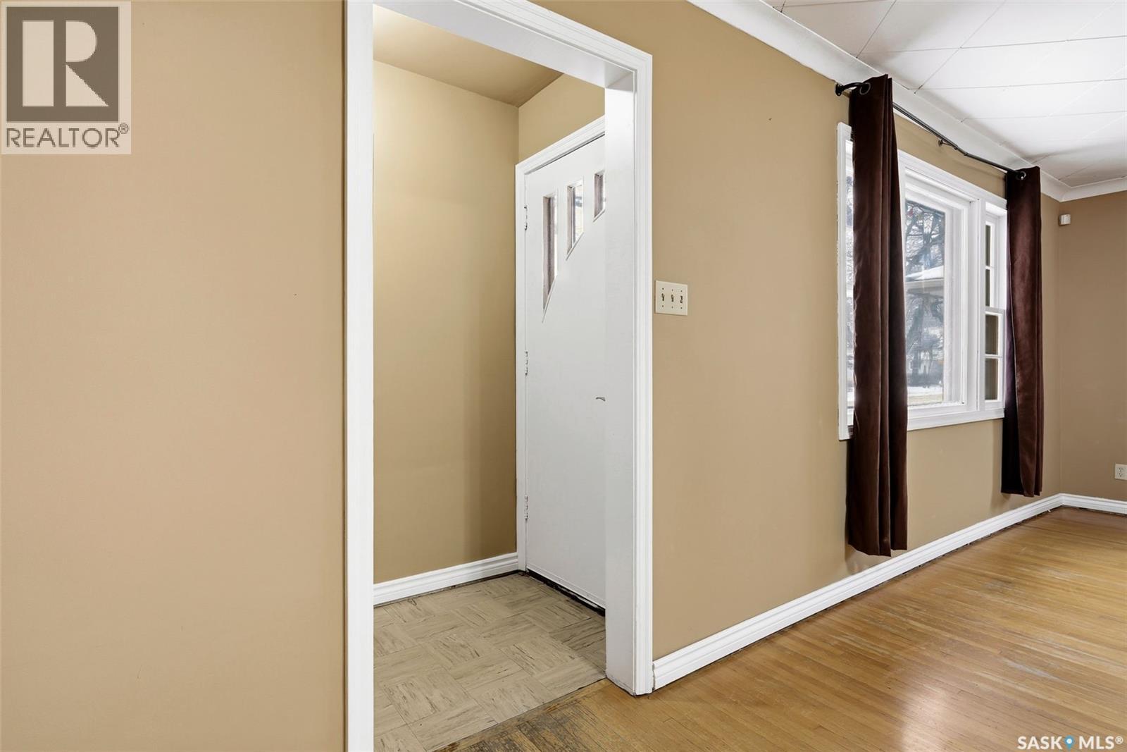 940 Elphinstone Street, Regina, Saskatchewan  S4T 3L6 - Photo 2 - SK025597