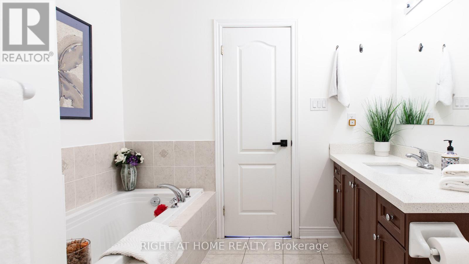 4 Old Orchard Crescent, Richmond Hill, Ontario  L4S 2X4 - Photo 11 - N12631200