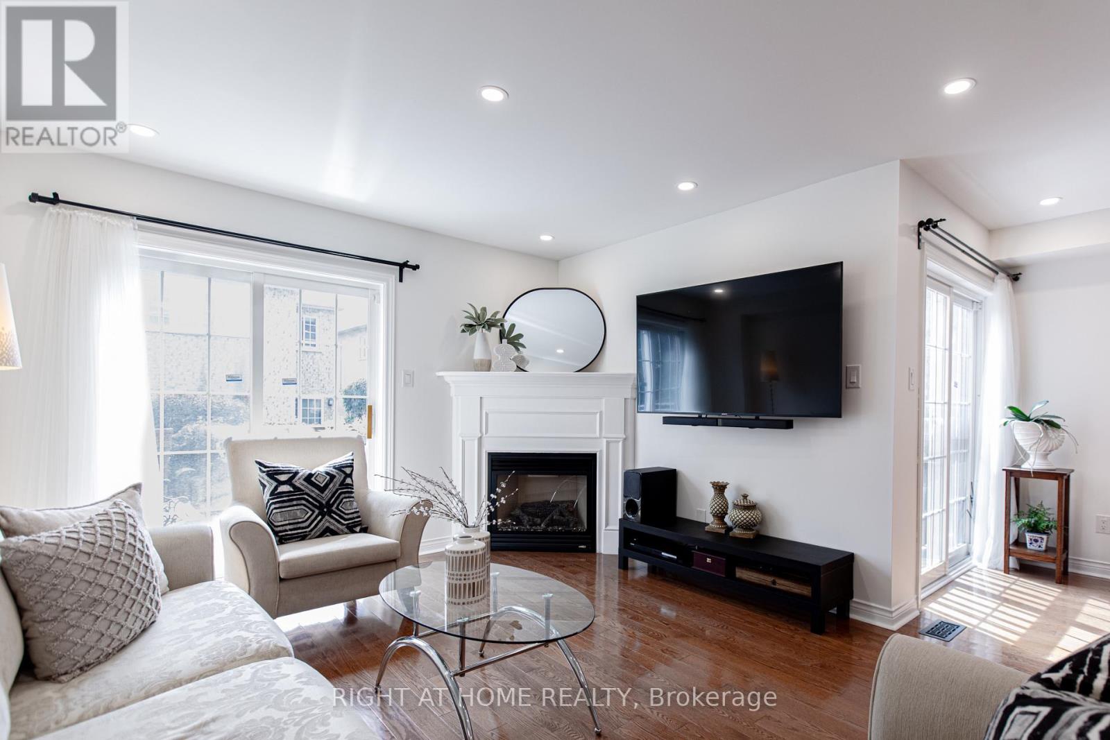 4 Old Orchard Crescent, Richmond Hill, Ontario  L4S 2X4 - Photo 2 - N12631200