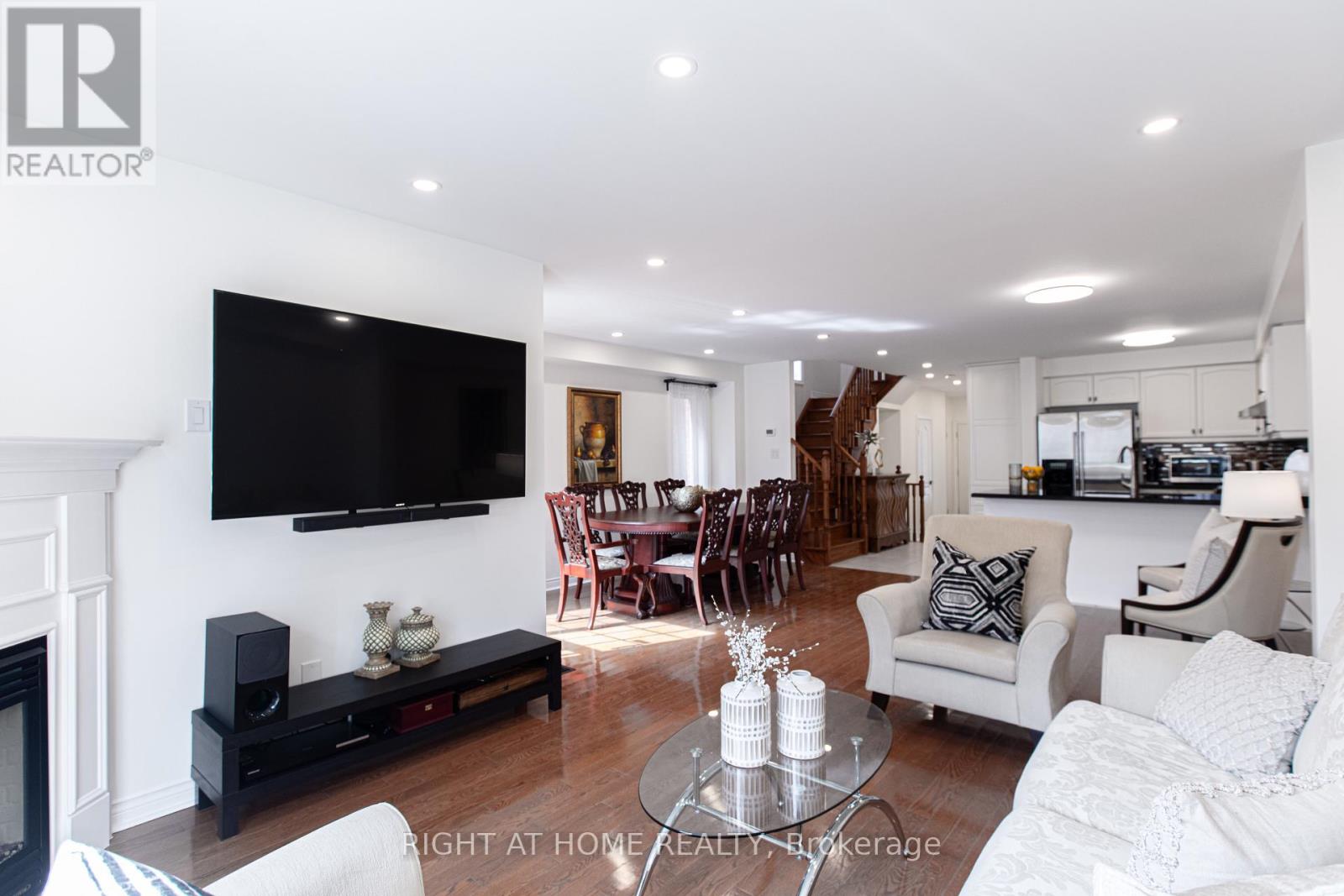 4 Old Orchard Crescent, Richmond Hill, Ontario  L4S 2X4 - Photo 4 - N12631200