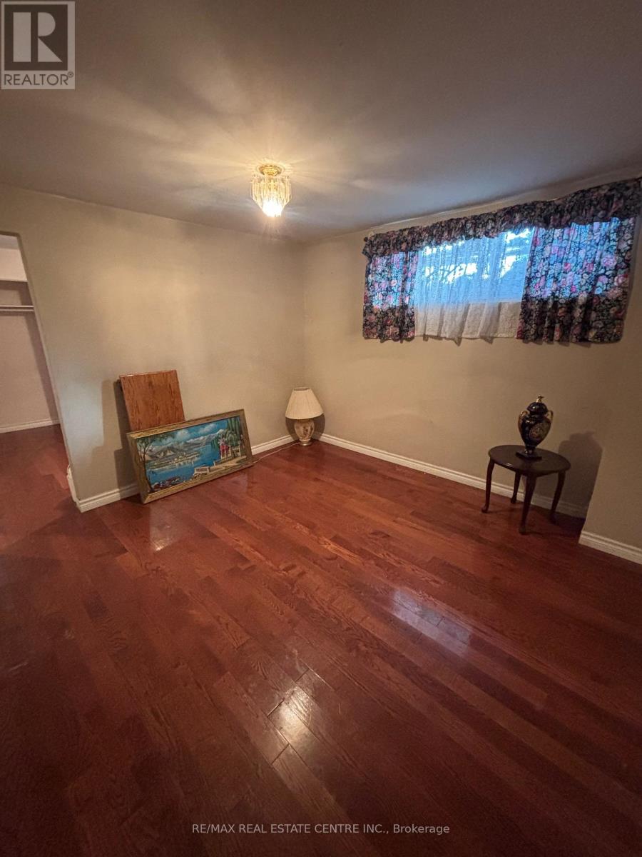 56 Ardglen Drive, Brampton (Brampton East), Ontario  L6W 1V4 - Photo 3 - W12631214