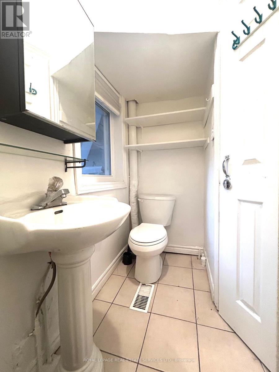 Lovely - 50 Bellevue Avenue, Toronto, Ontario  M5T 2N4 - Photo 11 - C12568228