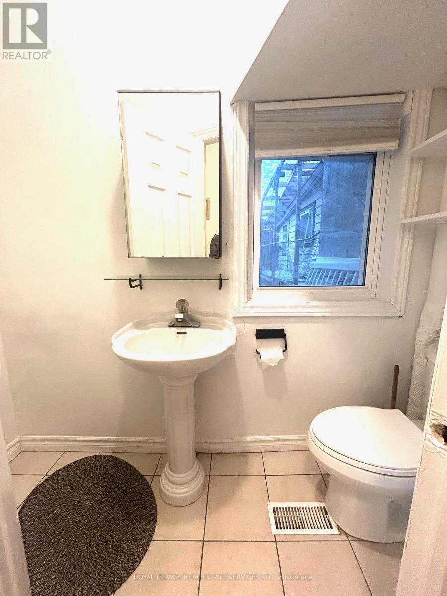 Lovely - 50 Bellevue Avenue, Toronto, Ontario  M5T 2N4 - Photo 10 - C12568228