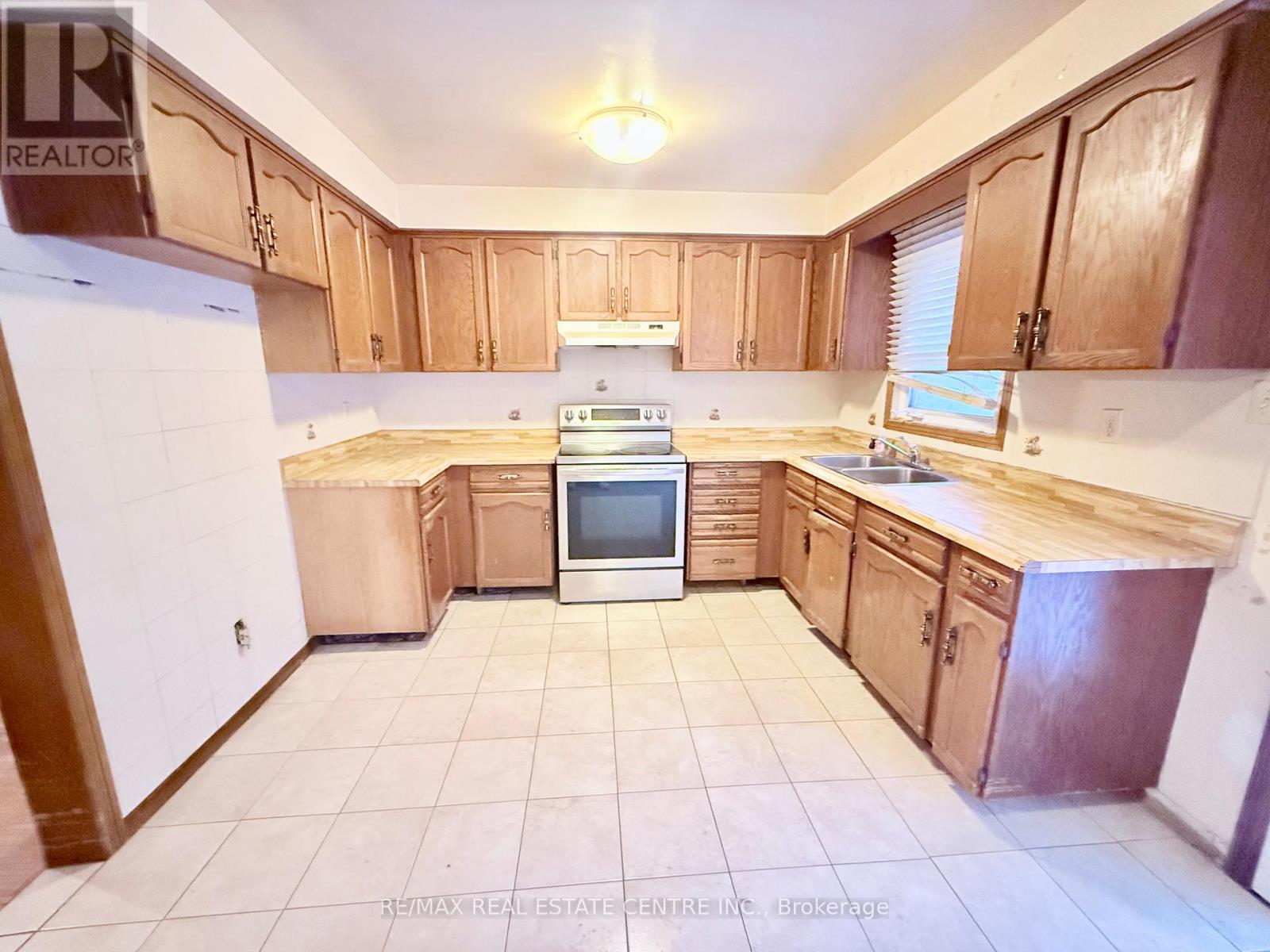 320 Brownridge Drive, Vaughan, Ontario  L4J 5X1 - Photo 9 - N12629144