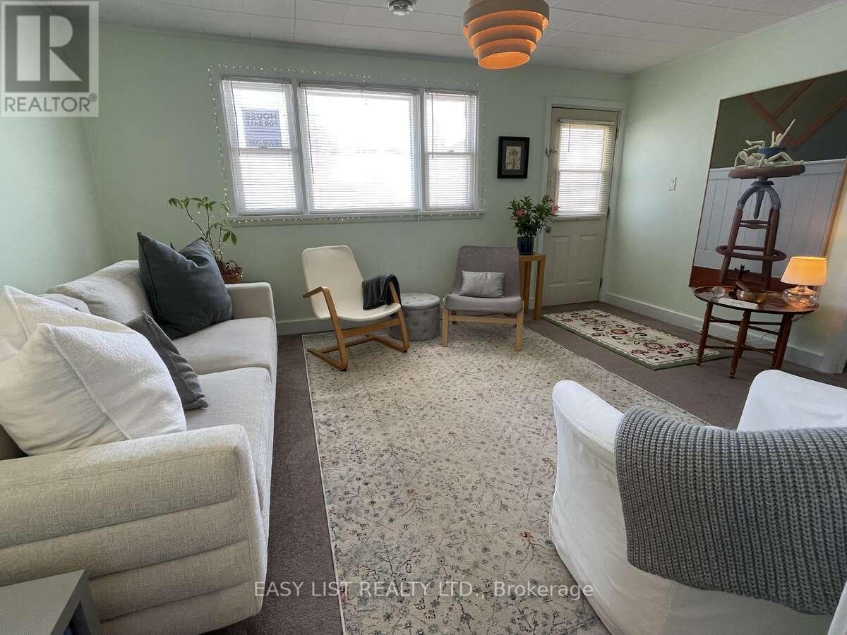 35 Mary Street, Fort Erie, Ontario  L2A 4A4 - Photo 6 - X12322238