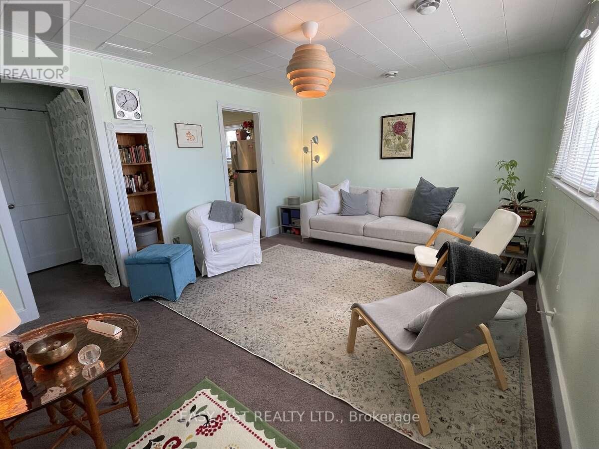 35 Mary Street, Fort Erie, Ontario  L2A 4A4 - Photo 4 - X12322238