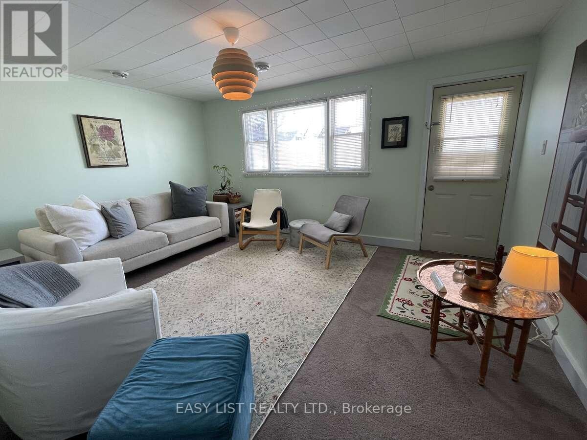 35 Mary Street, Fort Erie, Ontario  L2A 4A4 - Photo 9 - X12322238