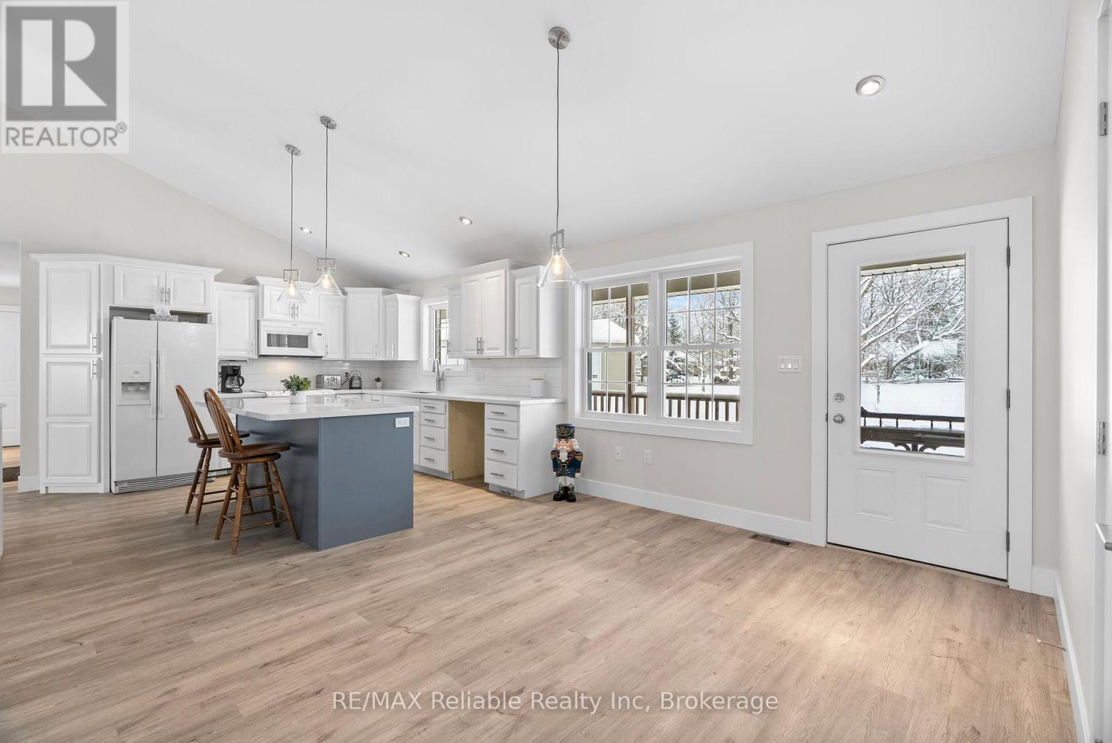 61 Wilson Street, Huron East, Ontario  N0K 1W0 - Photo 5 - X12631018