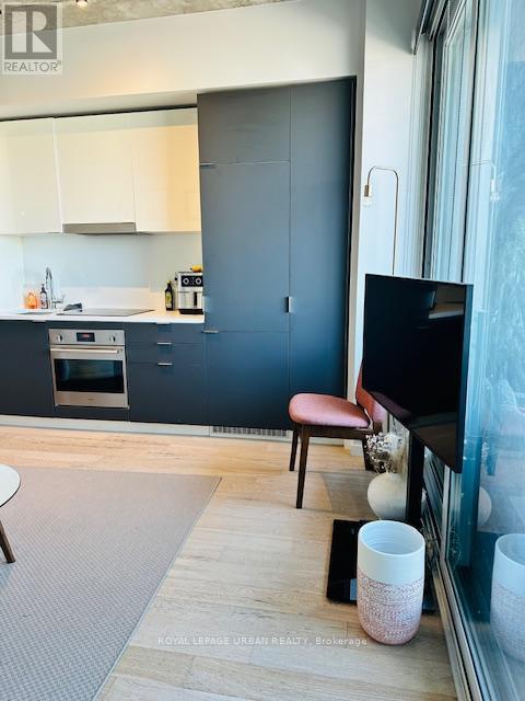 2705 - 170 Bayview Avenue, Toronto, Ontario  M5A 0M4 - Photo 8 - C12631268