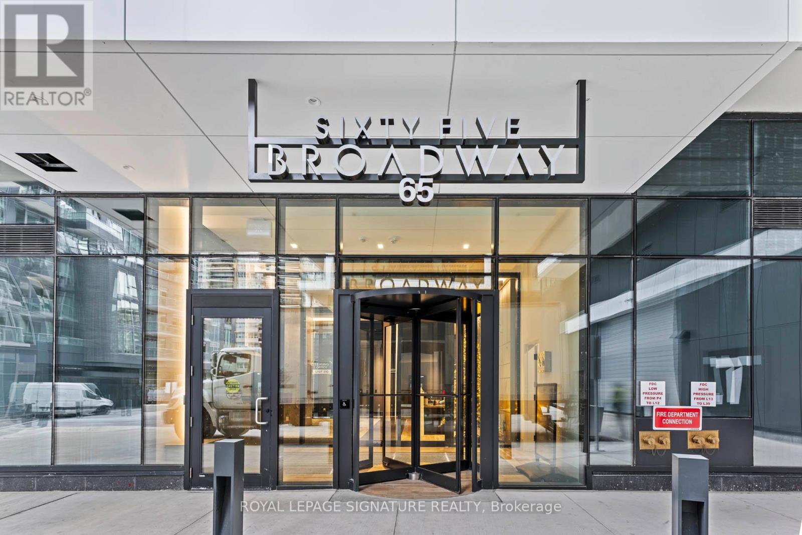 1302 - 65 Broadway Avenue, Toronto (Mount Pleasant West), Ontario  M4P 1T9 - Photo 2 - C12631294