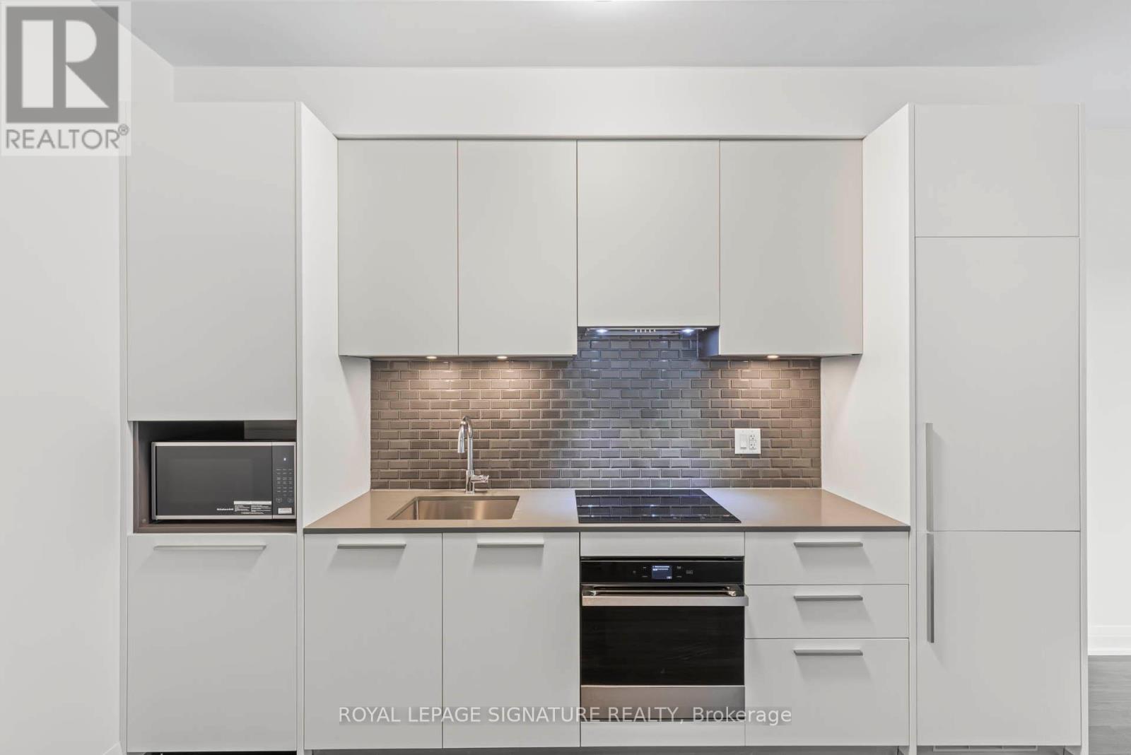 1302 - 65 Broadway Avenue, Toronto (Mount Pleasant West), Ontario  M4P 1T9 - Photo 3 - C12631294