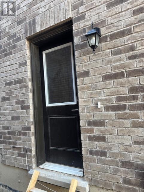 Basement Apartment - 34 Reigate Avenue, Whitby, Ontario  L1P 0R1 - Photo 12 - E12631264