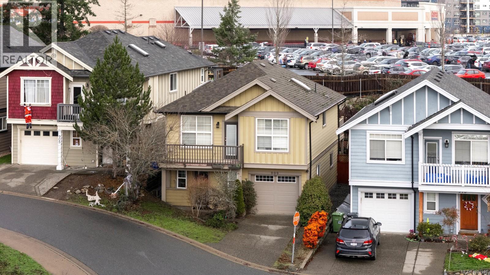 909 Cavalcade Terr, Langford, British Columbia V8B 6W6 - Photo 2 - 1021910