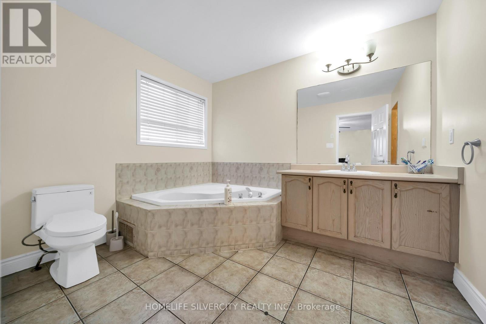 19 Vintage Gate, Brampton (Fletcher's Creek Village), Ontario  L6X 4C4 - Photo 28 - W12628268