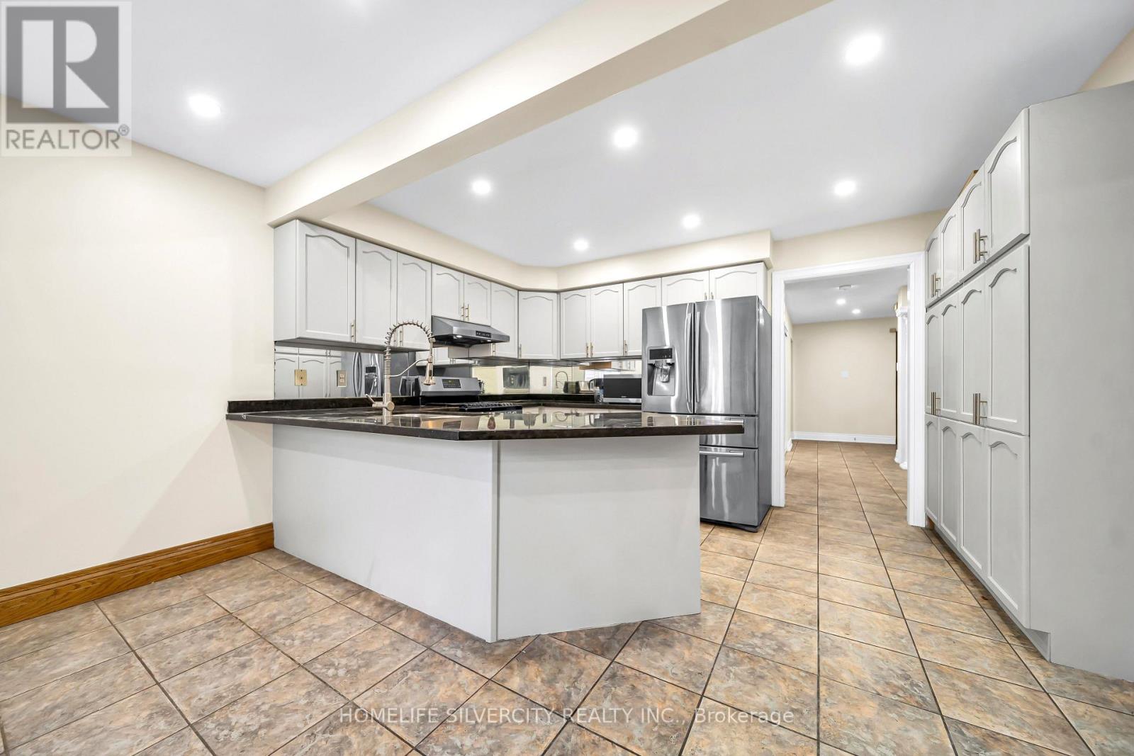 19 Vintage Gate, Brampton (Fletcher's Creek Village), Ontario  L6X 4C4 - Photo 9 - W12628268